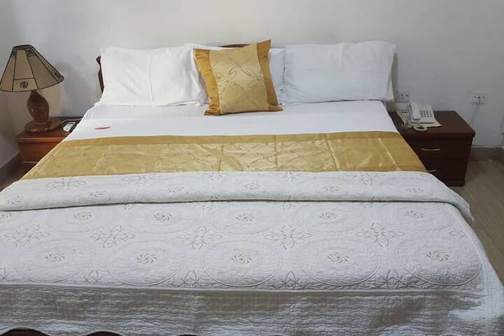 Room 2 of 10