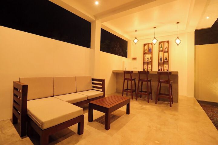 Lounge 69 of 90