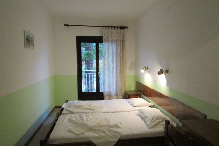 Room 10 of 13