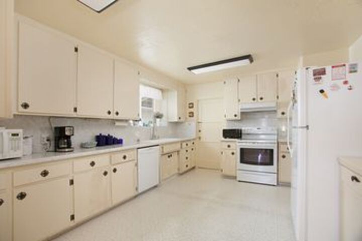 Room 3 of 27