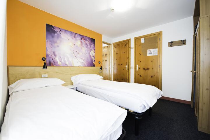 Room 34 of 112