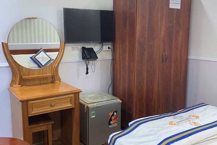 Room 8 of 157