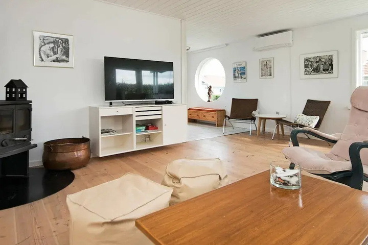 Room 4 of 11