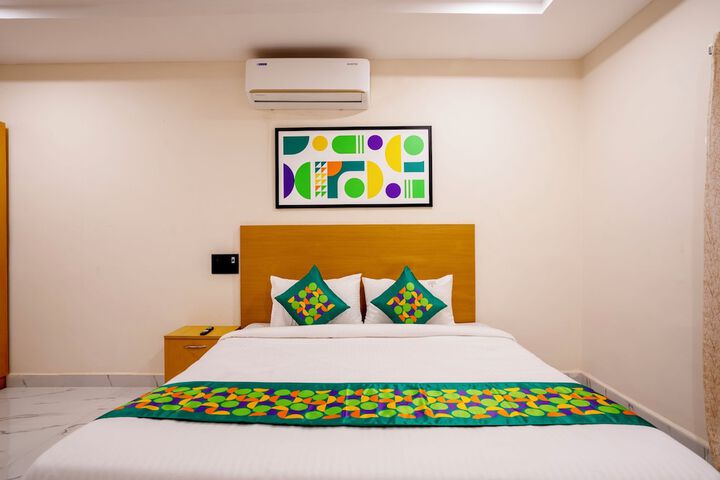 Room 11 of 32