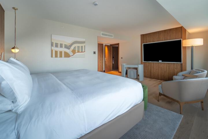 Room 55 of 243