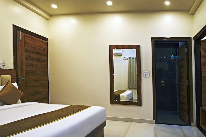 Room 9 of 22