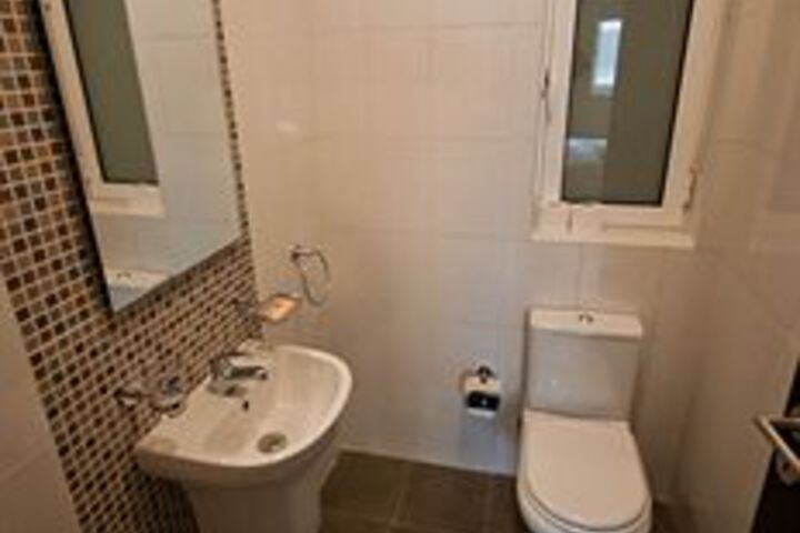 Room 6 of 35