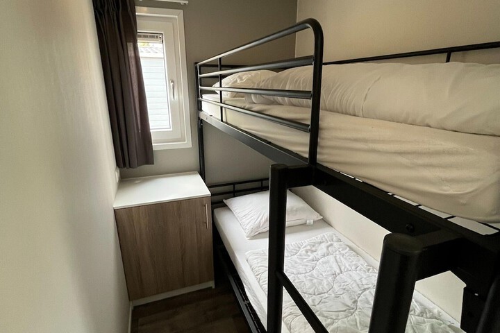 Room 4 of 37