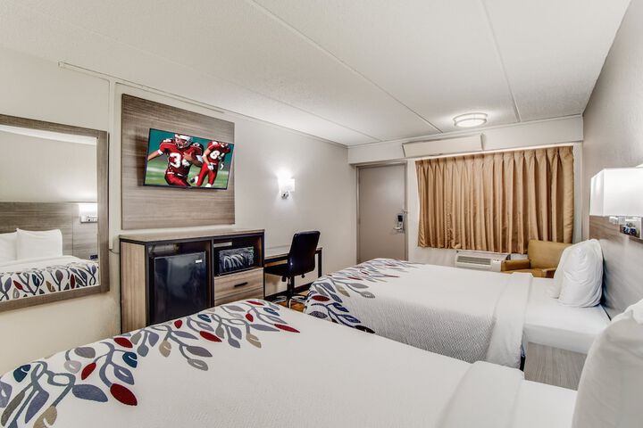 2 Double Beds (5 of 10)