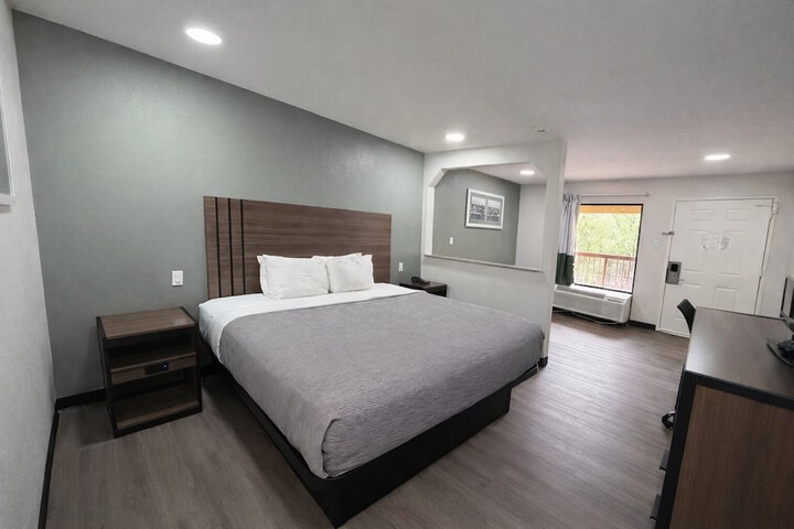 Room 9 of 48