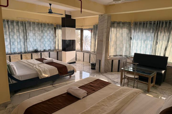 Room 7 of 9