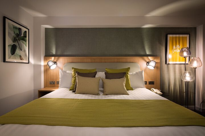 Room 18 of 128