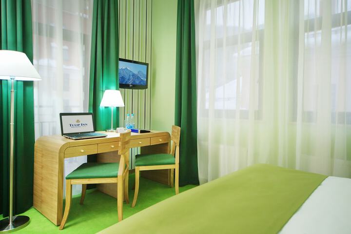 Room 4 of 61