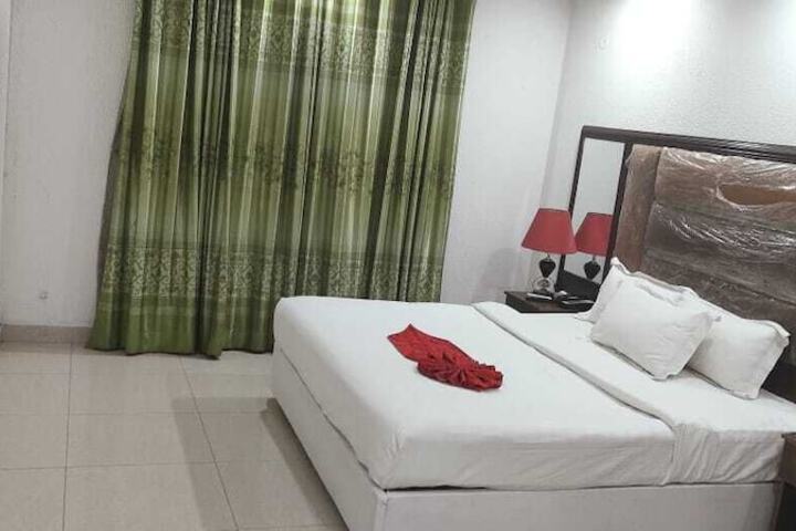Room 13 of 23