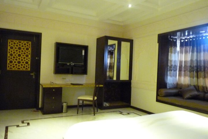 Room 9 of 73