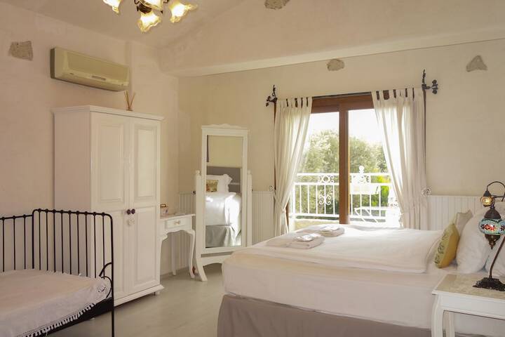 Room 9 of 47