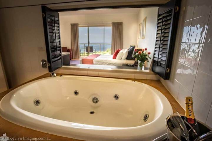 Hot Tub 22 of 32