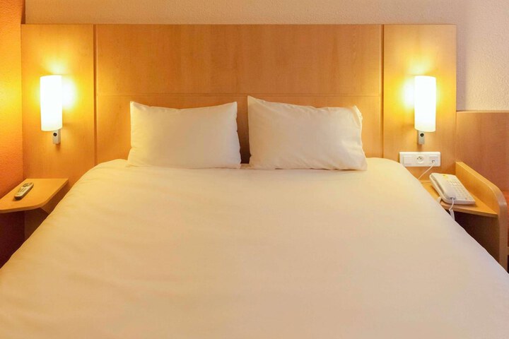 Room 4 of 34