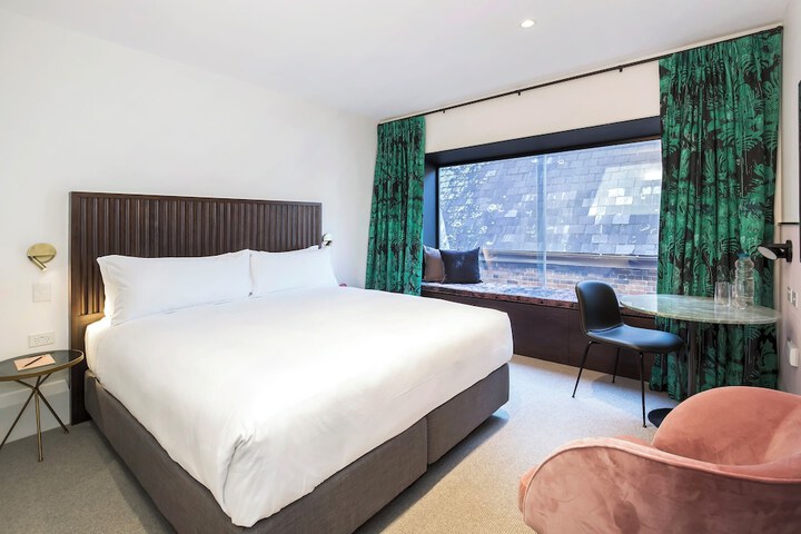 Room 43 of 59