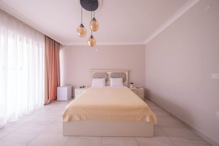 Room 12 of 48