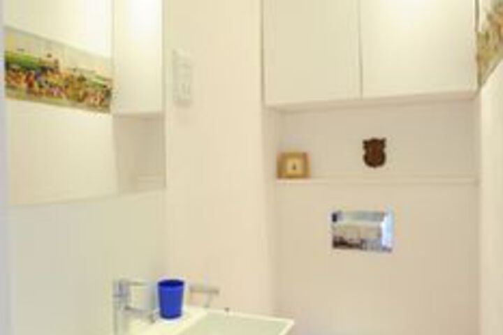 Room 3 of 7