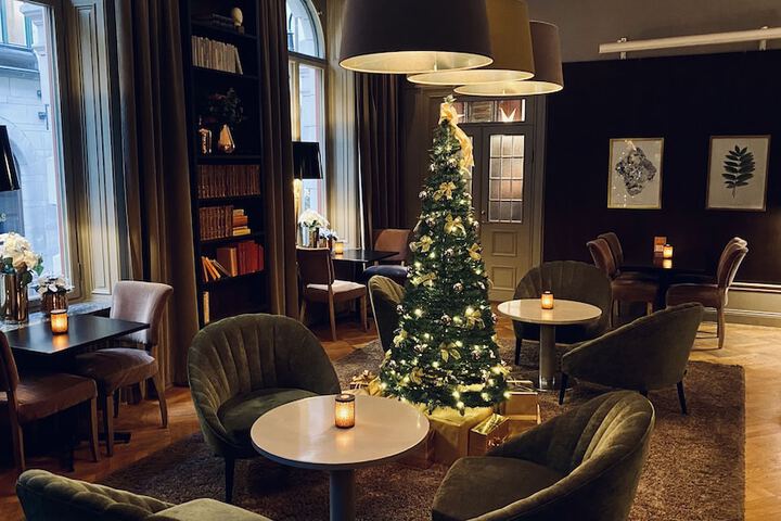 Lounge 52 of 68
