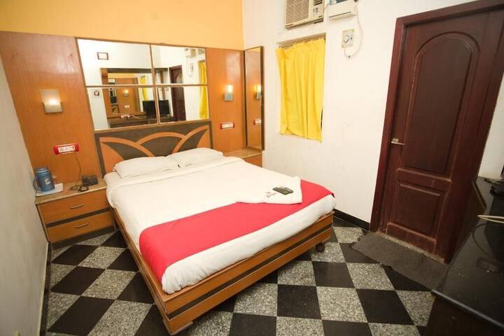 Room 3 of 13