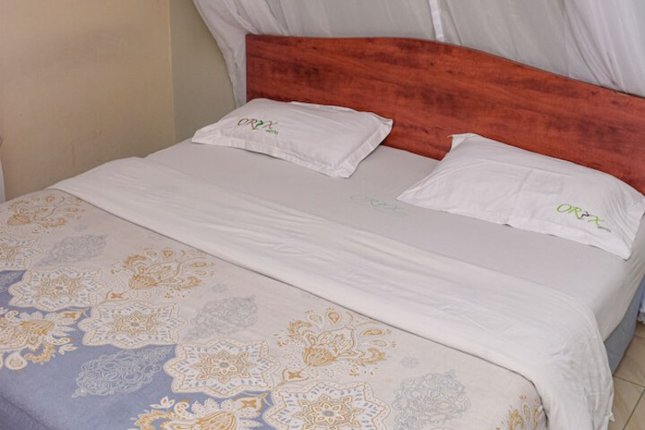 Room 4 of 8