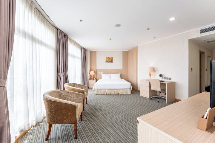 Room 34 of 184