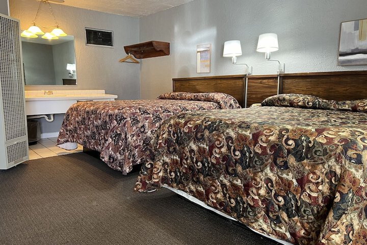 Room 10 of 24