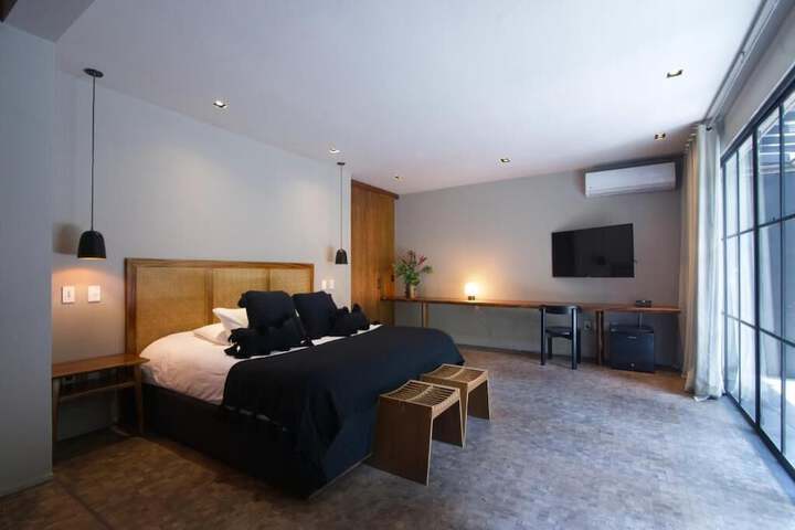 Room 2 of 10