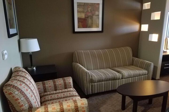 Accessible Suite 1 King Bed Accessible Communicatassist Roll in Shower Sofa Bed Breakfast (19 of 32)