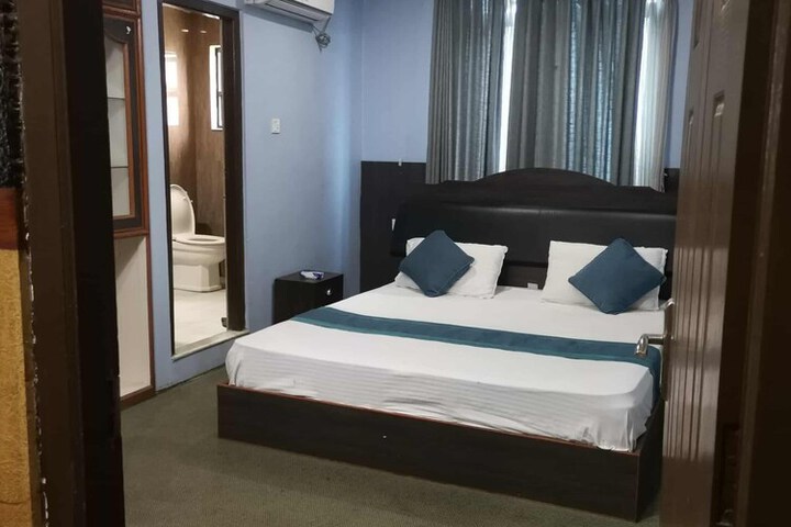 Room 21 of 46