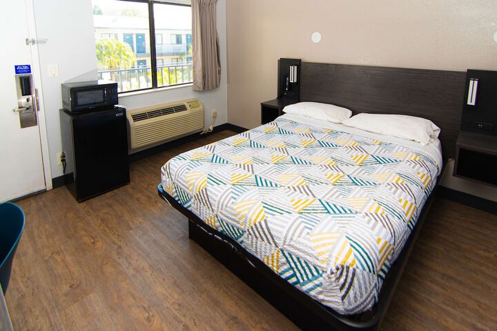 1 Queen Bed (21 of 21)