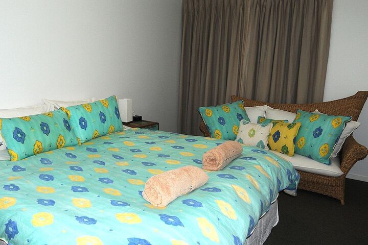Room 6 of 13