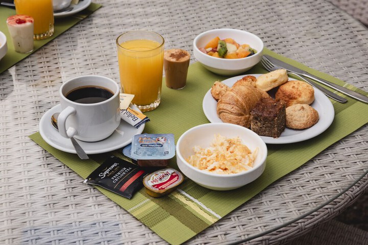 Breakfast/Coffee Service 47 of 68