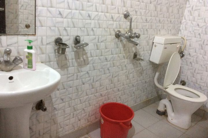 Room 9 of 16