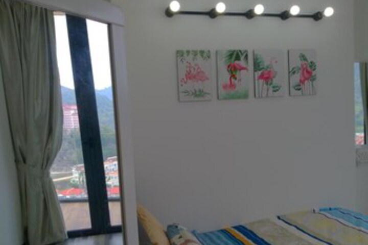 Room 2 of 30