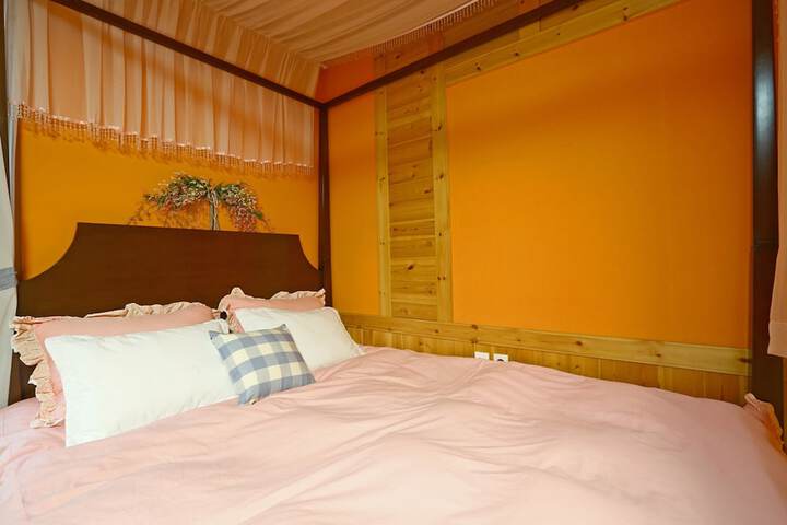 Room 52 of 111