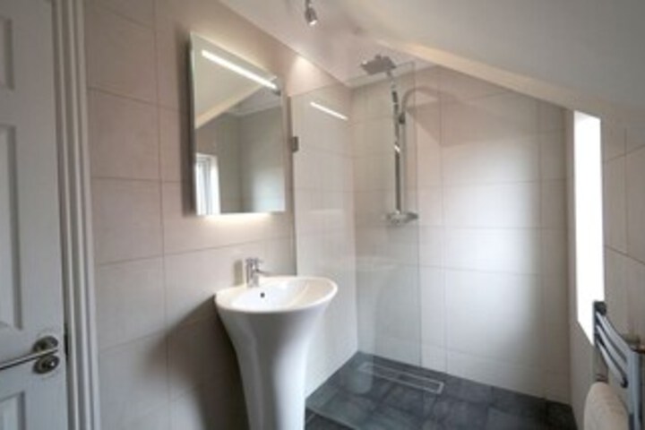 Room 4 of 13