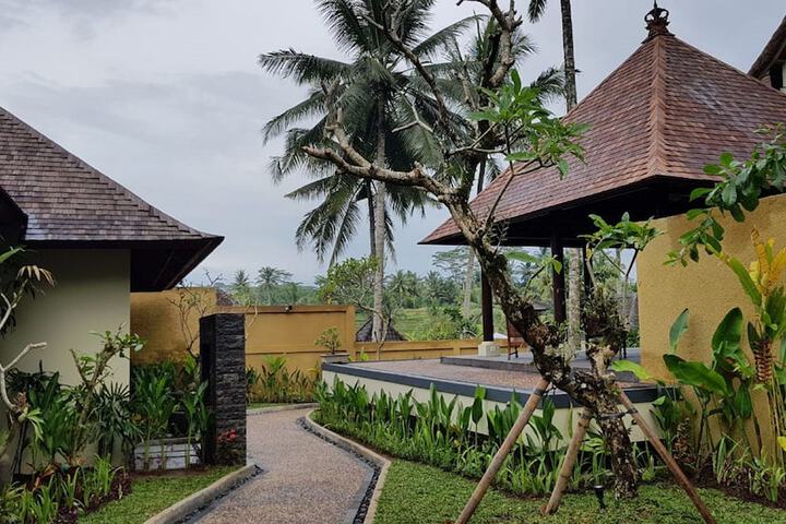 Hotel Exterior 168 of 171