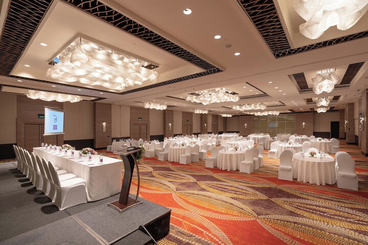 Ballroom/Hall 95 of 130