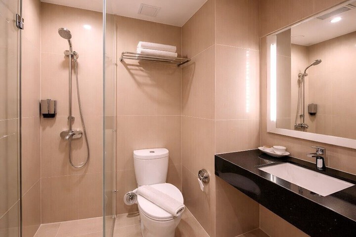 Room 8 of 33