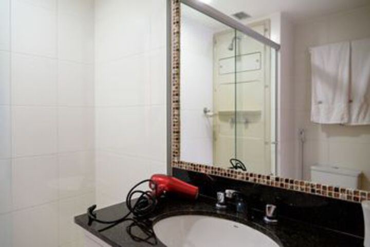 Room 4 of 32
