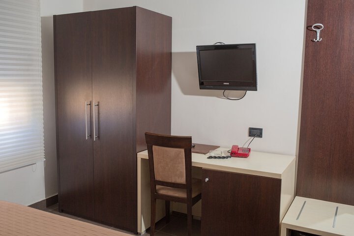 Room 12 of 61