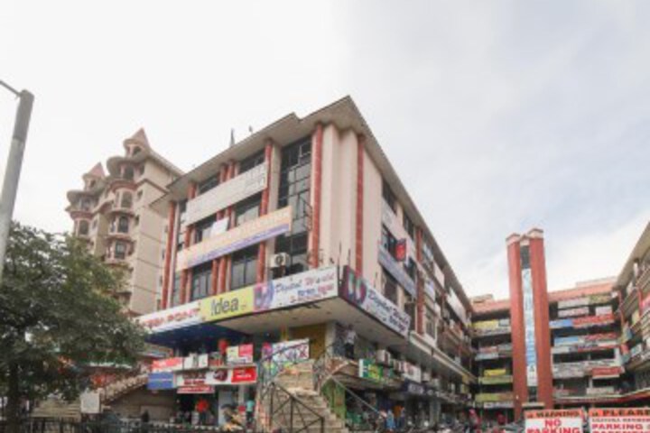 OYO 66877 Hotel VM Palace