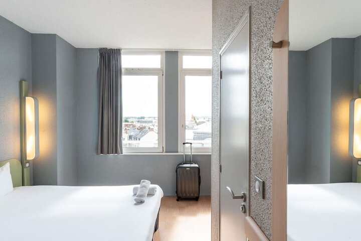 Room 19 of 35