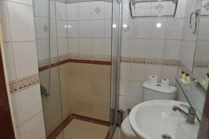 Room 9 of 12
