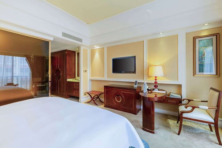 Room 36 of 103
