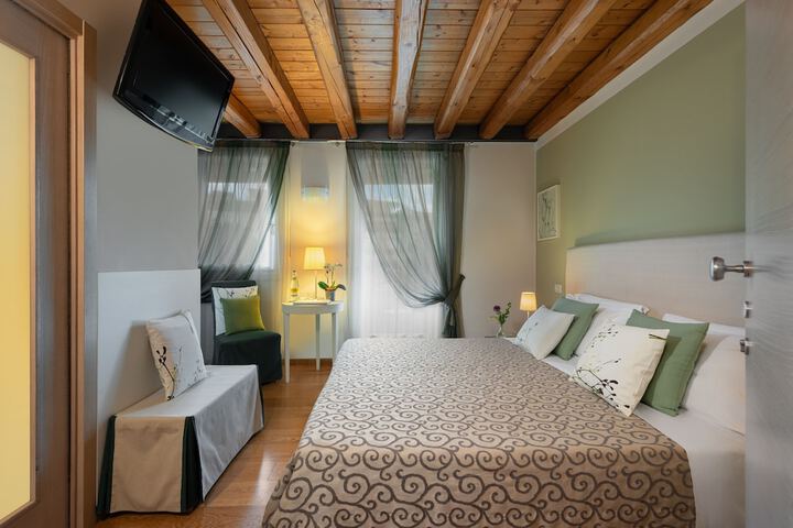 Room 14 of 38